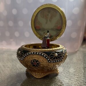 1997 Anastasia Decorative Music Box